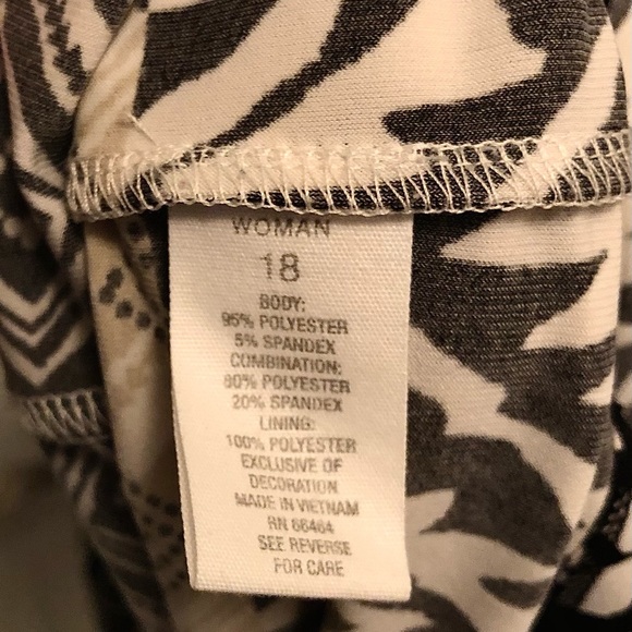 Patterned Dress - Picture 6 of 7